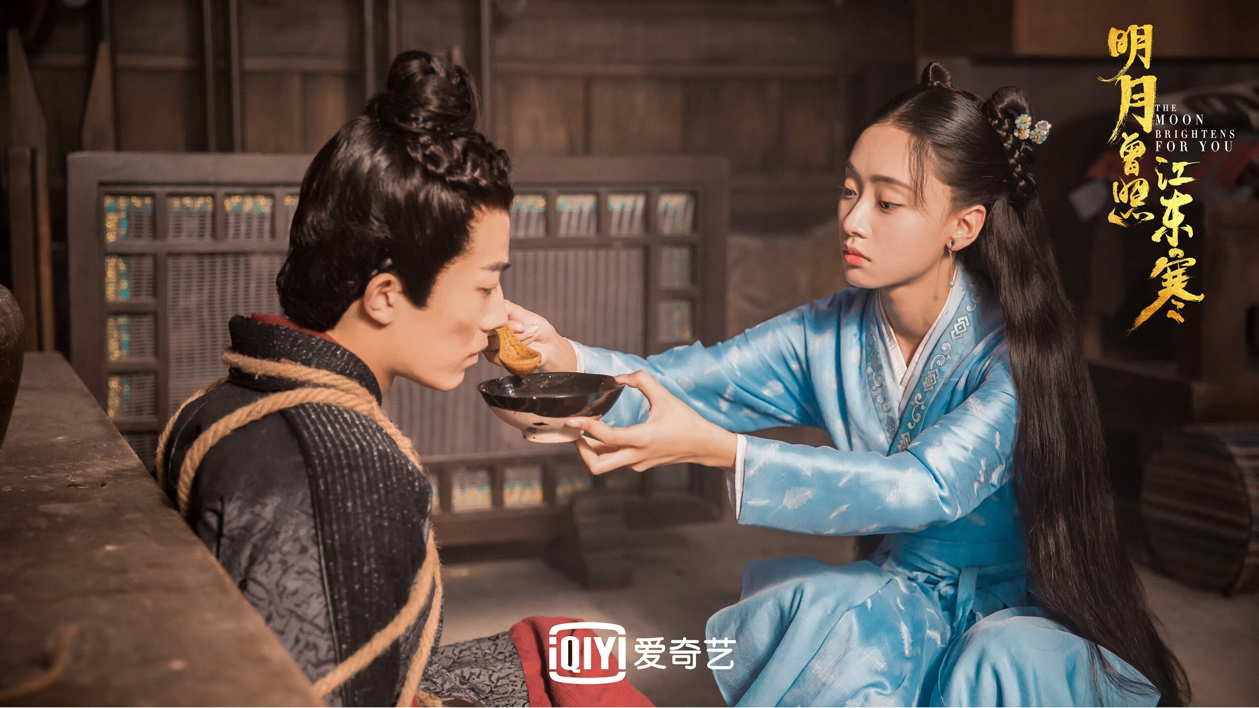 _夜色篮球对抗:灯火通明中的速度之战_,夜光篮球实战视频